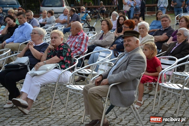 Zdjęcie w galerii na portalu naszraciborz.pl: MDK żegnał dziś lato na zamku  wiadomości z regionu
