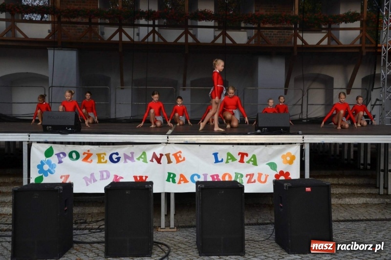 Zdjęcie w galerii na portalu naszraciborz.pl: MDK żegnał dziś lato na zamku  wiadomości z regionu