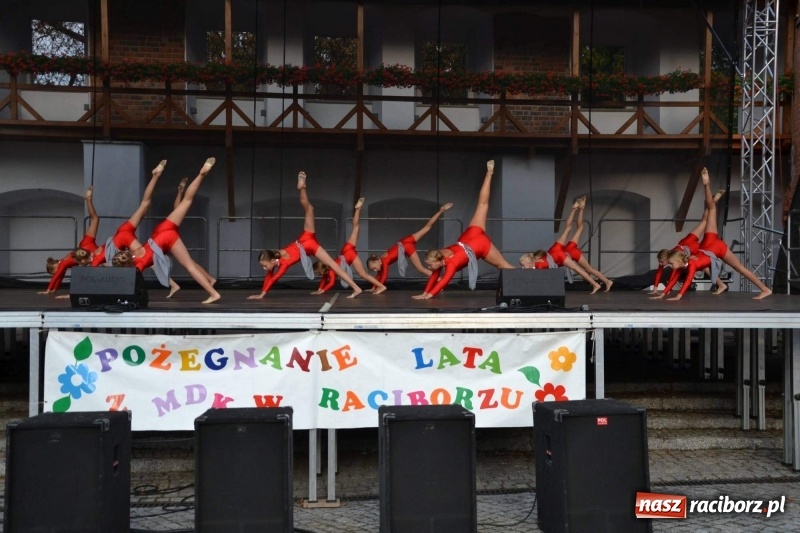 Zdjęcie w galerii na portalu naszraciborz.pl: MDK żegnał dziś lato na zamku  wiadomości z regionu