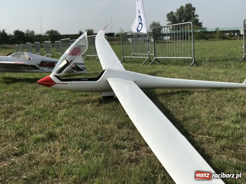 Zdjęcie w galerii na portalu naszraciborz.pl: Raciborskie Air Show pod Oborą - oglądaj na żywo wiadomości z regionu