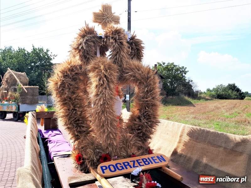 Zdjęcie w galerii na portalu naszraciborz.pl: Barwny korowód na dożynkach gminy Kornowac w Kobyli FOTO i WIDEO wiadomości z regionu