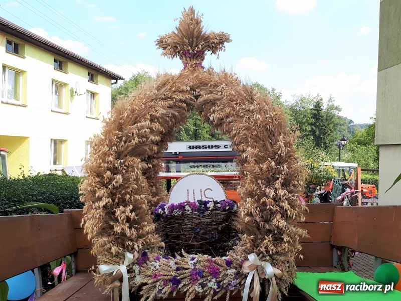 Zdjęcie w galerii na portalu naszraciborz.pl: Barwny korowód na dożynkach gminy Kornowac w Kobyli FOTO i WIDEO wiadomości z regionu