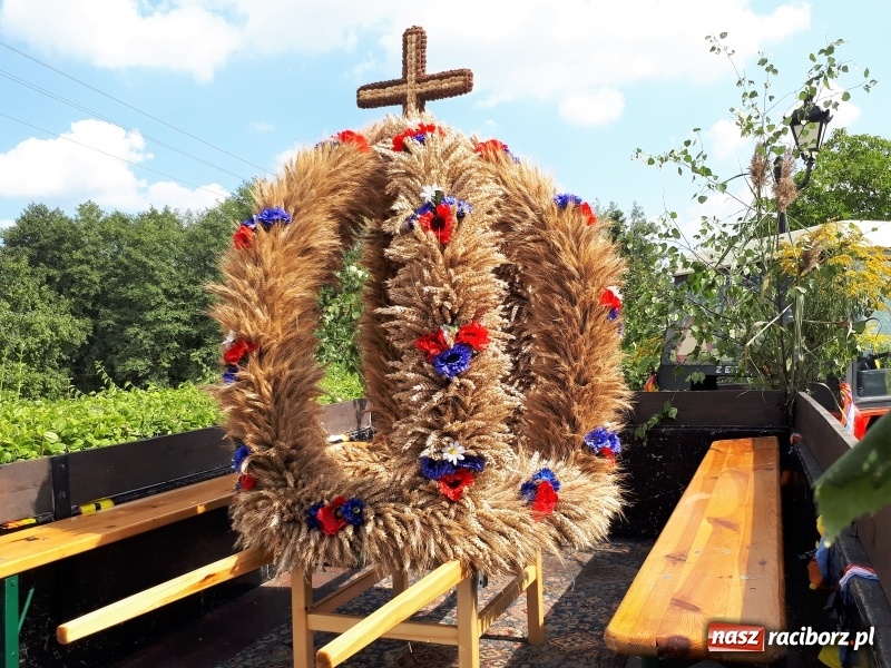 Zdjęcie w galerii na portalu naszraciborz.pl: Barwny korowód na dożynkach gminy Kornowac w Kobyli FOTO i WIDEO wiadomości z regionu