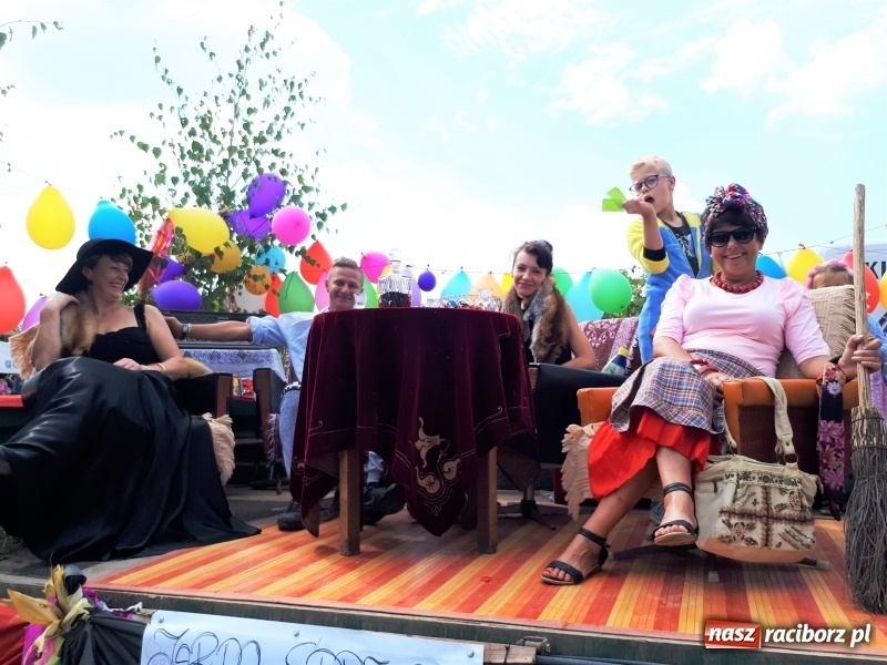 Zdjęcie w galerii na portalu naszraciborz.pl: Barwny korowód na dożynkach gminy Kornowac w Kobyli FOTO i WIDEO wiadomości z regionu