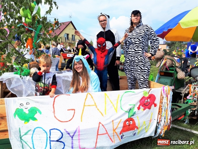 Zdjęcie w galerii na portalu naszraciborz.pl: Barwny korowód na dożynkach gminy Kornowac w Kobyli FOTO i WIDEO wiadomości z regionu