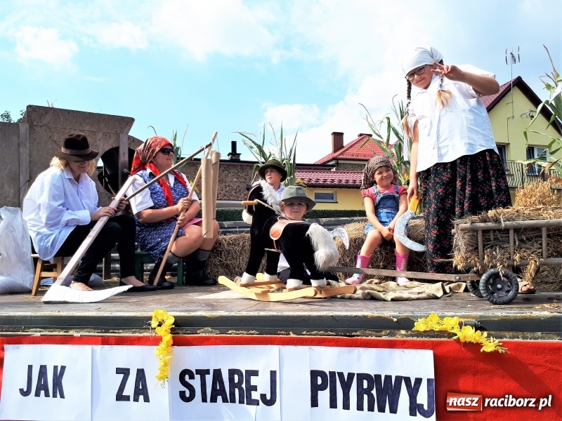 Zdjęcie w galerii na portalu naszraciborz.pl: Barwny korowód na dożynkach gminy Kornowac w Kobyli FOTO i WIDEO wiadomości z regionu