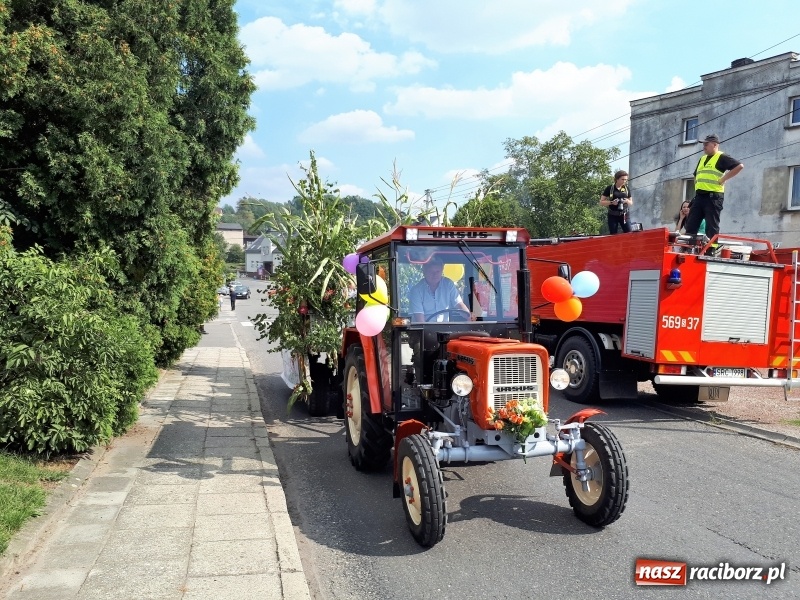 Zdjęcie w galerii na portalu naszraciborz.pl: Barwny korowód na dożynkach gminy Kornowac w Kobyli FOTO i WIDEO wiadomości z regionu