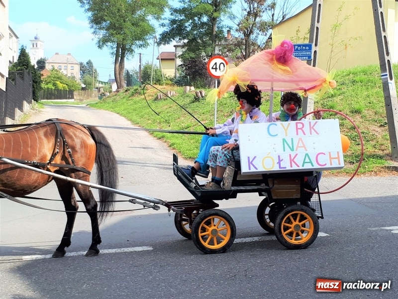 Zdjęcie w galerii na portalu naszraciborz.pl: Barwny korowód na dożynkach gminy Kornowac w Kobyli FOTO i WIDEO wiadomości z regionu