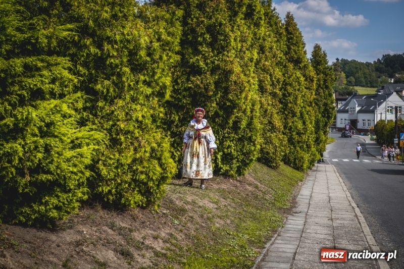 Zdjęcie w galerii na portalu naszraciborz.pl: Barwny korowód na dożynkach gminy Kornowac w Kobyli FOTO i WIDEO wiadomości z regionu