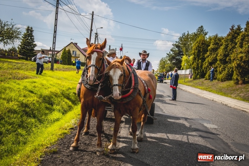Zdjęcie w galerii na portalu naszraciborz.pl: Barwny korowód na dożynkach gminy Kornowac w Kobyli FOTO i WIDEO wiadomości z regionu