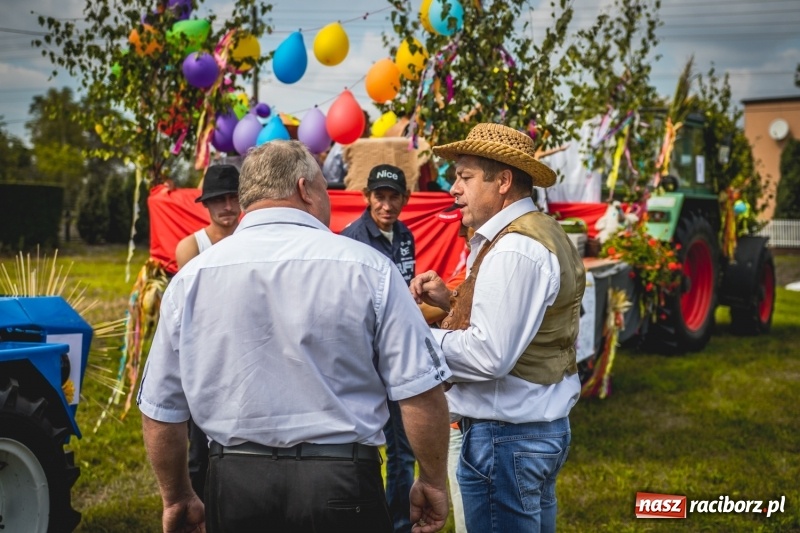 Zdjęcie w galerii na portalu naszraciborz.pl: Barwny korowód na dożynkach gminy Kornowac w Kobyli FOTO i WIDEO wiadomości z regionu