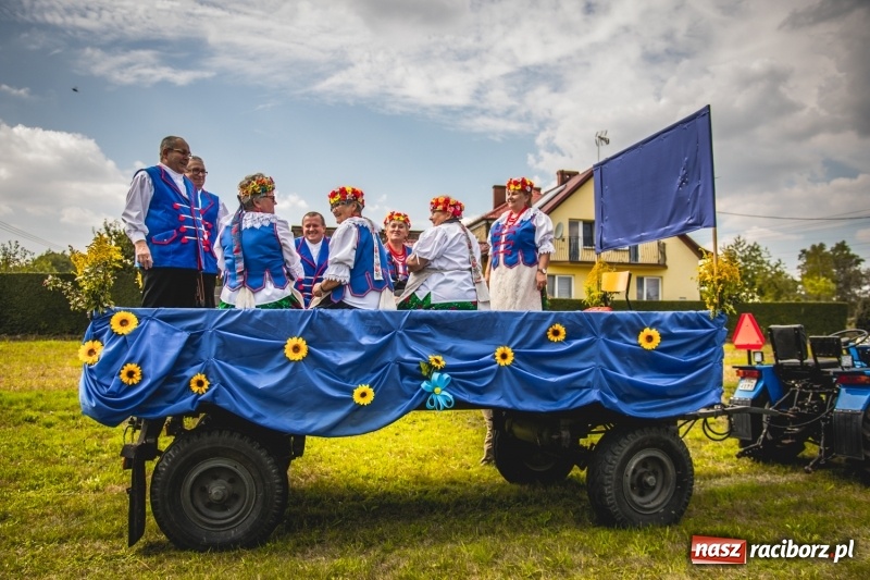 Zdjęcie w galerii na portalu naszraciborz.pl: Barwny korowód na dożynkach gminy Kornowac w Kobyli FOTO i WIDEO wiadomości z regionu