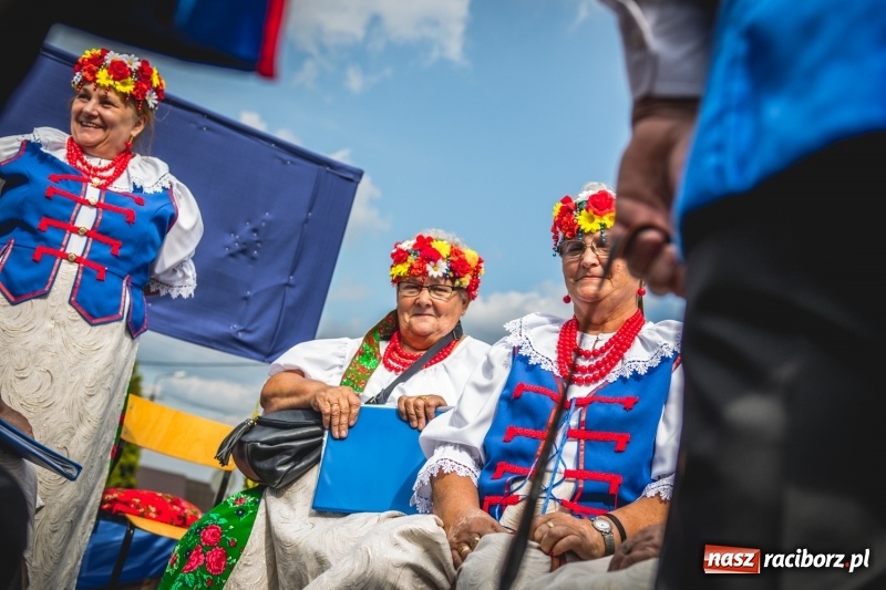 Zdjęcie w galerii na portalu naszraciborz.pl: Barwny korowód na dożynkach gminy Kornowac w Kobyli FOTO i WIDEO wiadomości z regionu