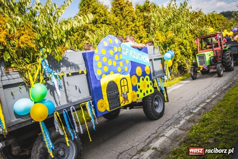 Zdjęcie w galerii na portalu naszraciborz.pl: Barwny korowód na dożynkach gminy Kornowac w Kobyli FOTO i WIDEO wiadomości z regionu