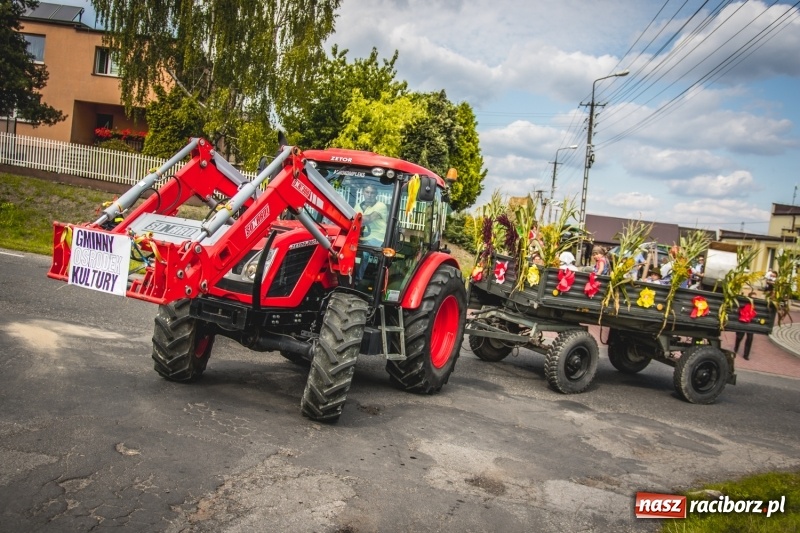 Zdjęcie w galerii na portalu naszraciborz.pl: Barwny korowód na dożynkach gminy Kornowac w Kobyli FOTO i WIDEO wiadomości z regionu