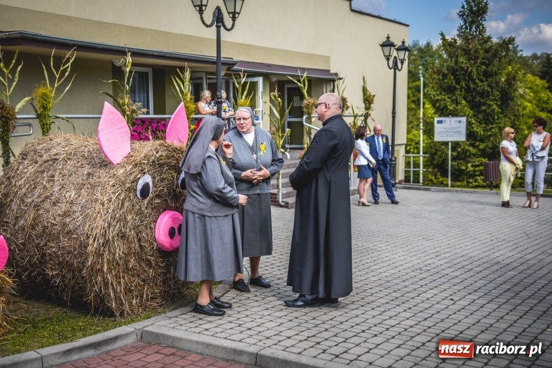 Zdjęcie w galerii na portalu naszraciborz.pl: Barwny korowód na dożynkach gminy Kornowac w Kobyli FOTO i WIDEO wiadomości z regionu