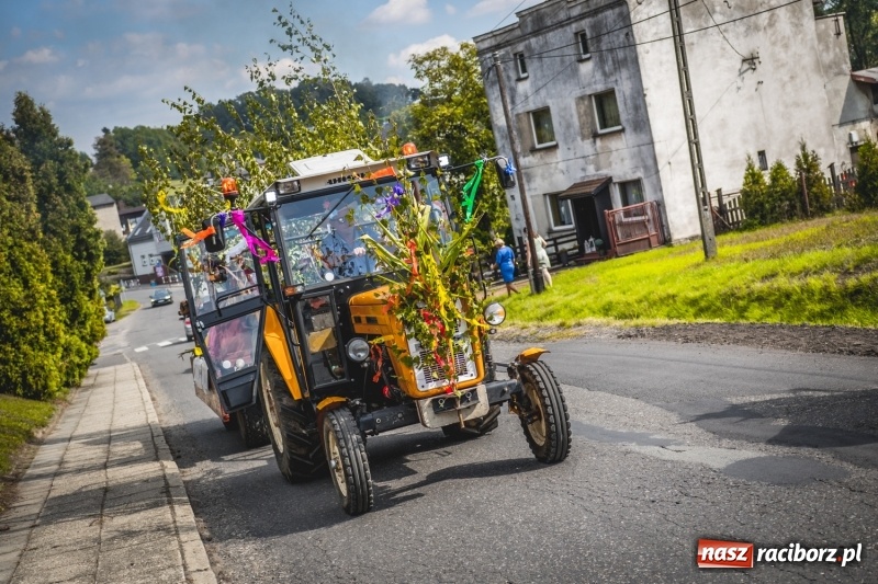 Zdjęcie w galerii na portalu naszraciborz.pl: Barwny korowód na dożynkach gminy Kornowac w Kobyli FOTO i WIDEO wiadomości z regionu