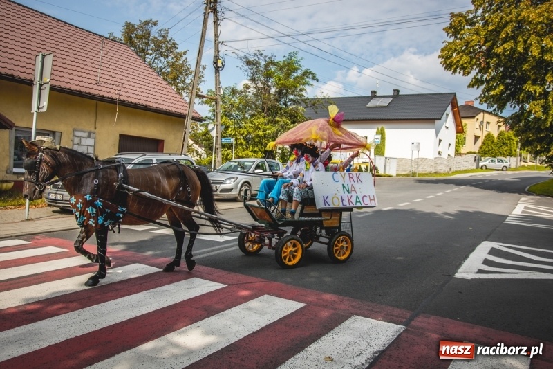 Zdjęcie w galerii na portalu naszraciborz.pl: Barwny korowód na dożynkach gminy Kornowac w Kobyli FOTO i WIDEO wiadomości z regionu