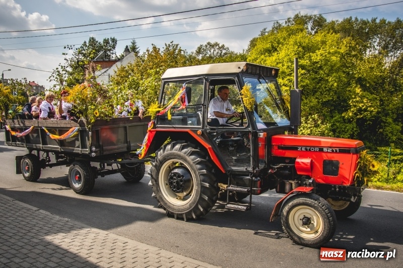 Zdjęcie w galerii na portalu naszraciborz.pl: Barwny korowód na dożynkach gminy Kornowac w Kobyli FOTO i WIDEO wiadomości z regionu