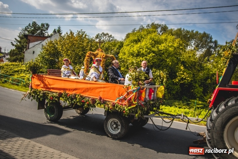 Zdjęcie w galerii na portalu naszraciborz.pl: Barwny korowód na dożynkach gminy Kornowac w Kobyli FOTO i WIDEO wiadomości z regionu