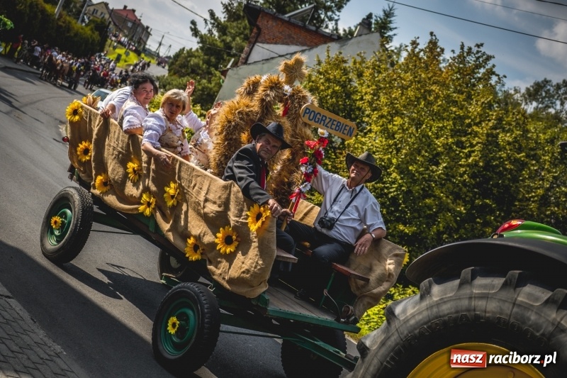 Zdjęcie w galerii na portalu naszraciborz.pl: Barwny korowód na dożynkach gminy Kornowac w Kobyli FOTO i WIDEO wiadomości z regionu