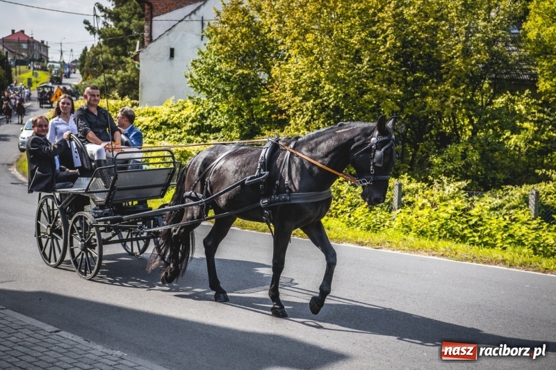 Zdjęcie w galerii na portalu naszraciborz.pl: Barwny korowód na dożynkach gminy Kornowac w Kobyli FOTO i WIDEO wiadomości z regionu