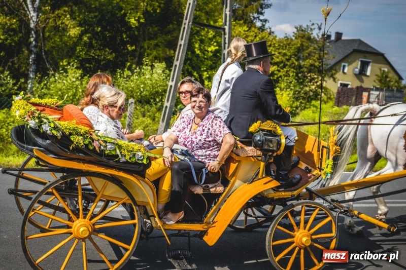 Zdjęcie w galerii na portalu naszraciborz.pl: Barwny korowód na dożynkach gminy Kornowac w Kobyli FOTO i WIDEO wiadomości z regionu