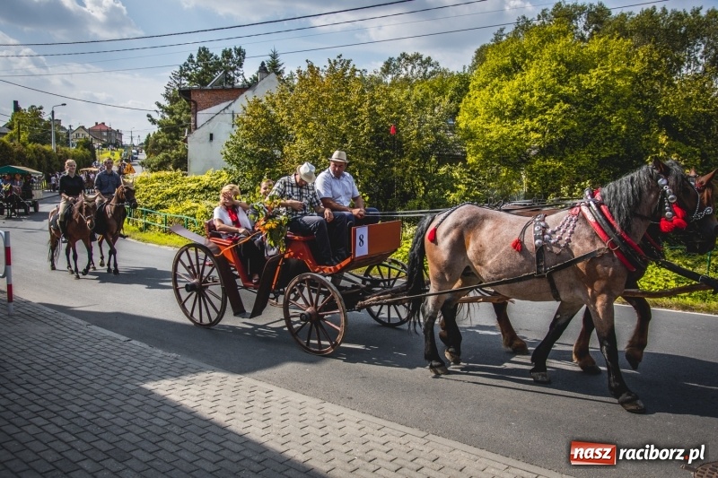Zdjęcie w galerii na portalu naszraciborz.pl: Barwny korowód na dożynkach gminy Kornowac w Kobyli FOTO i WIDEO wiadomości z regionu