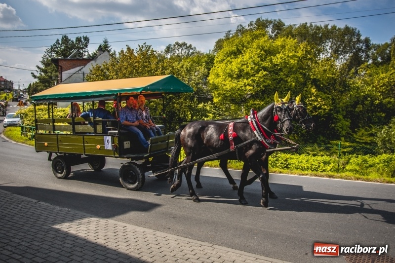 Zdjęcie w galerii na portalu naszraciborz.pl: Barwny korowód na dożynkach gminy Kornowac w Kobyli FOTO i WIDEO wiadomości z regionu