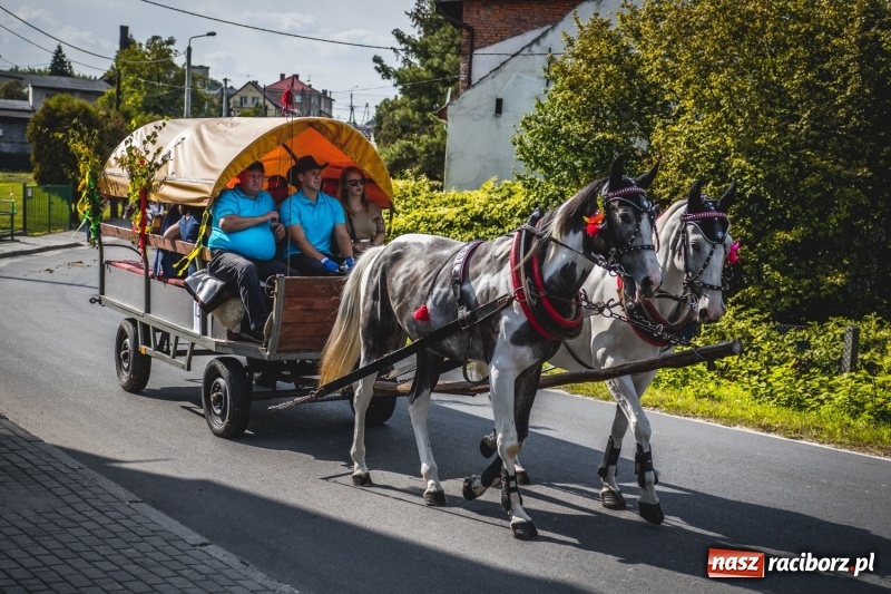 Zdjęcie w galerii na portalu naszraciborz.pl: Barwny korowód na dożynkach gminy Kornowac w Kobyli FOTO i WIDEO wiadomości z regionu