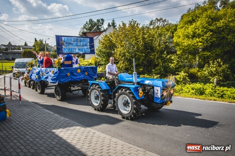 Zdjęcie w galerii na portalu naszraciborz.pl: Barwny korowód na dożynkach gminy Kornowac w Kobyli FOTO i WIDEO wiadomości z regionu