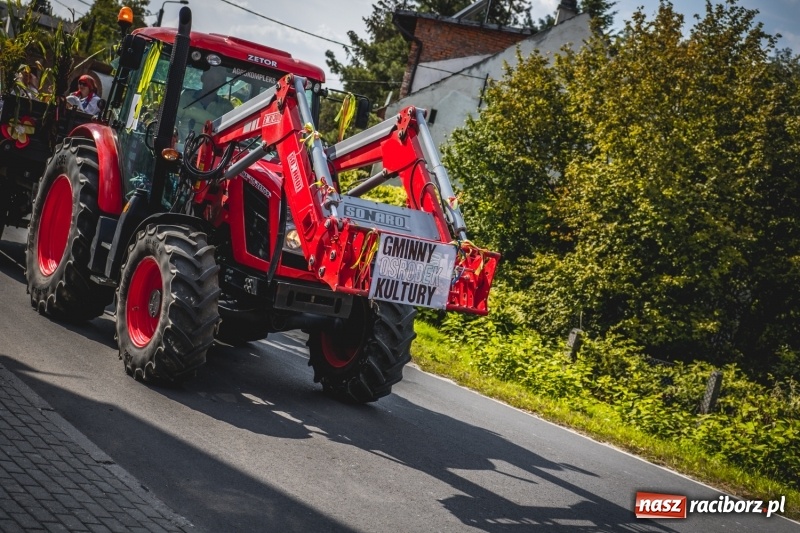 Zdjęcie w galerii na portalu naszraciborz.pl: Barwny korowód na dożynkach gminy Kornowac w Kobyli FOTO i WIDEO wiadomości z regionu