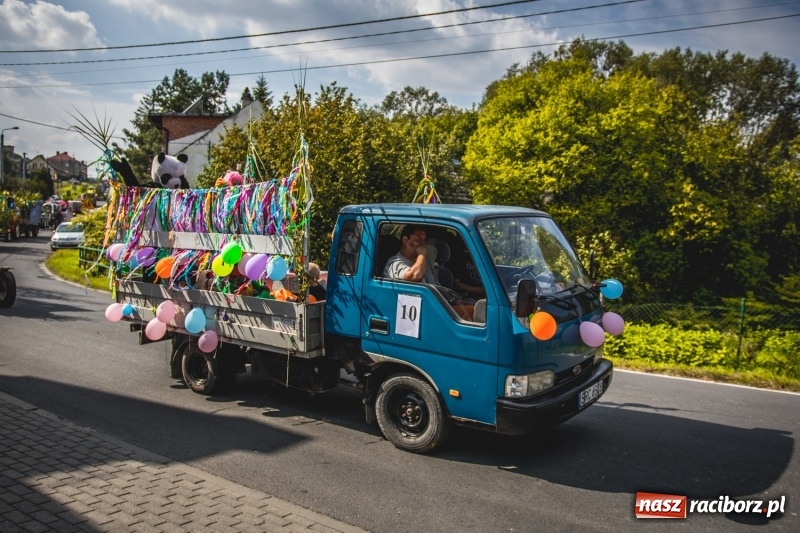 Zdjęcie w galerii na portalu naszraciborz.pl: Barwny korowód na dożynkach gminy Kornowac w Kobyli FOTO i WIDEO wiadomości z regionu