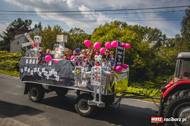 Zdjęcie w galerii na portalu naszraciborz.pl: Barwny korowód na dożynkach gminy Kornowac w Kobyli FOTO i WIDEO wiadomości z regionu