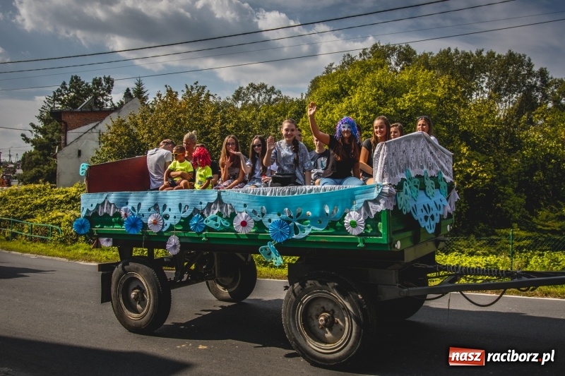 Zdjęcie w galerii na portalu naszraciborz.pl: Barwny korowód na dożynkach gminy Kornowac w Kobyli FOTO i WIDEO wiadomości z regionu