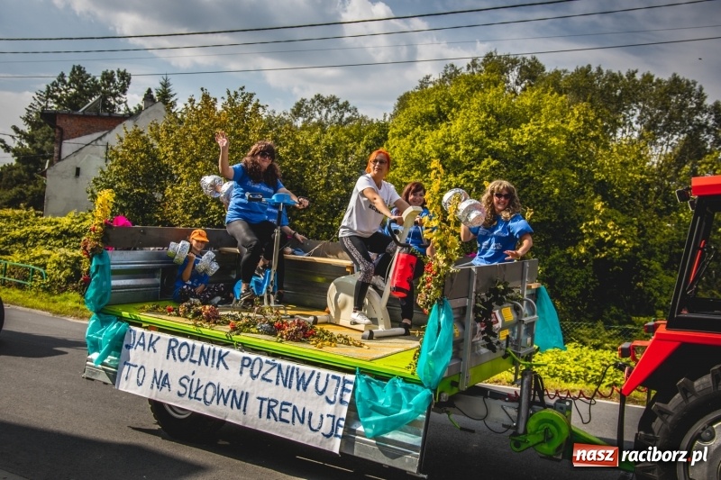 Zdjęcie w galerii na portalu naszraciborz.pl: Barwny korowód na dożynkach gminy Kornowac w Kobyli FOTO i WIDEO wiadomości z regionu