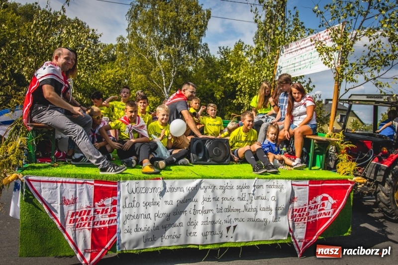 Zdjęcie w galerii na portalu naszraciborz.pl: Barwny korowód na dożynkach gminy Kornowac w Kobyli FOTO i WIDEO wiadomości z regionu
