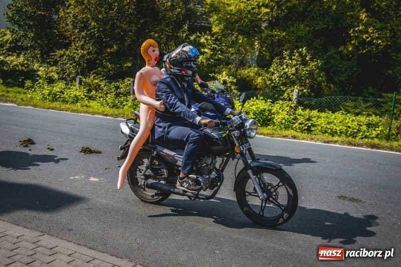 Zdjęcie w galerii na portalu naszraciborz.pl: Barwny korowód na dożynkach gminy Kornowac w Kobyli FOTO i WIDEO wiadomości z regionu