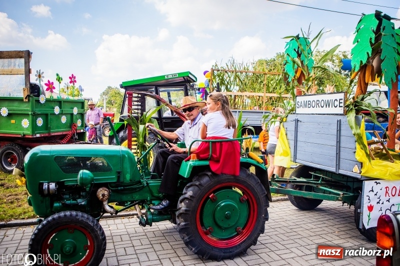 Zdjęcie w galerii na portalu naszraciborz.pl: Dożynki w Samborowicach. Sołtys na hoverboardzie, reszta w korowodzie  wiadomości z regionu