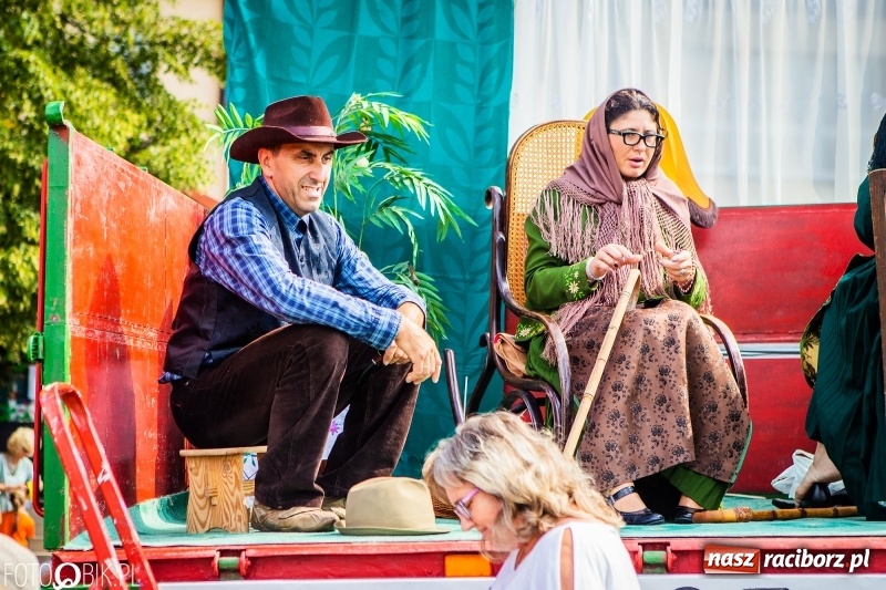 Zdjęcie w galerii na portalu naszraciborz.pl: Dożynki w Samborowicach. Sołtys na hoverboardzie, reszta w korowodzie  wiadomości z regionu