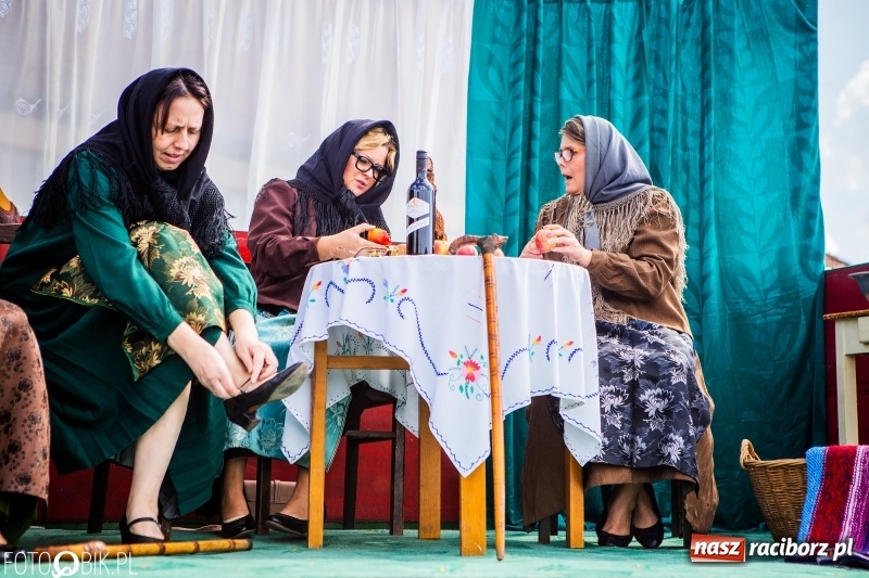 Zdjęcie w galerii na portalu naszraciborz.pl: Dożynki w Samborowicach. Sołtys na hoverboardzie, reszta w korowodzie  wiadomości z regionu