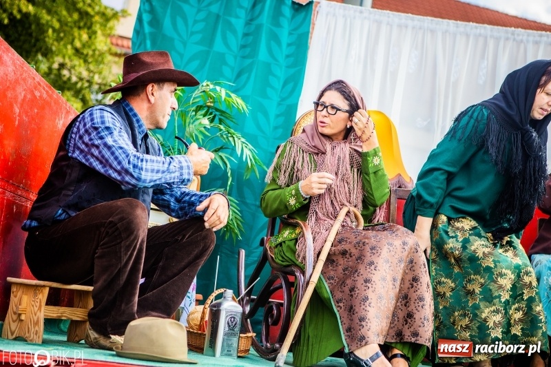 Zdjęcie w galerii na portalu naszraciborz.pl: Dożynki w Samborowicach. Sołtys na hoverboardzie, reszta w korowodzie  wiadomości z regionu