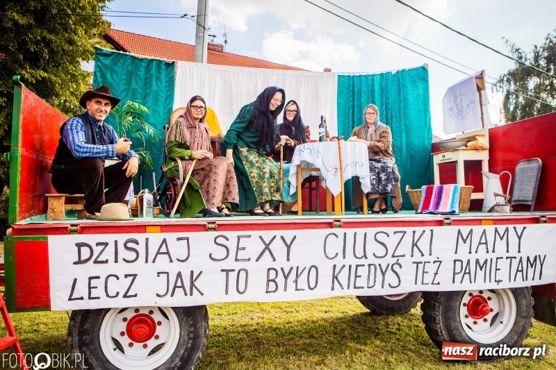 Zdjęcie w galerii na portalu naszraciborz.pl: Dożynki w Samborowicach. Sołtys na hoverboardzie, reszta w korowodzie  wiadomości z regionu