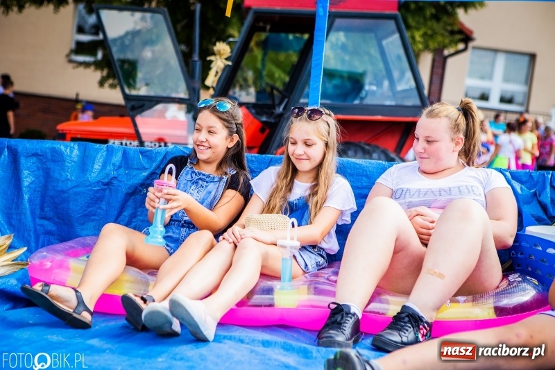 Zdjęcie w galerii na portalu naszraciborz.pl: Dożynki w Samborowicach. Sołtys na hoverboardzie, reszta w korowodzie  wiadomości z regionu