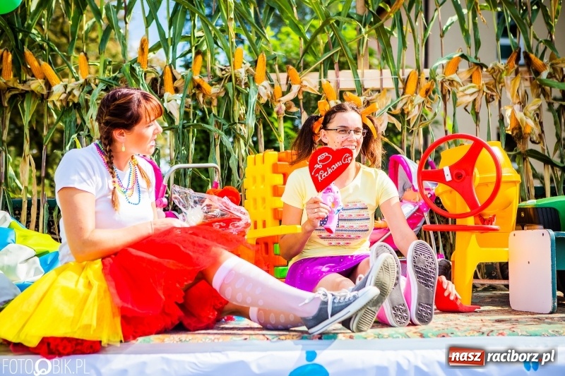 Zdjęcie w galerii na portalu naszraciborz.pl: Dożynki w Samborowicach. Sołtys na hoverboardzie, reszta w korowodzie  wiadomości z regionu
