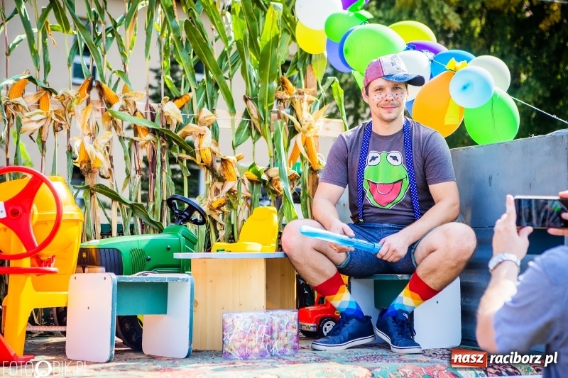 Zdjęcie w galerii na portalu naszraciborz.pl: Dożynki w Samborowicach. Sołtys na hoverboardzie, reszta w korowodzie  wiadomości z regionu