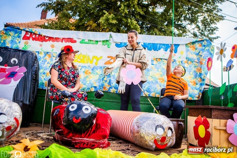 Zdjęcie w galerii na portalu naszraciborz.pl: Dożynki w Samborowicach. Sołtys na hoverboardzie, reszta w korowodzie  wiadomości z regionu