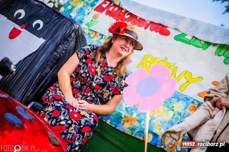 Zdjęcie w galerii na portalu naszraciborz.pl: Dożynki w Samborowicach. Sołtys na hoverboardzie, reszta w korowodzie  wiadomości z regionu