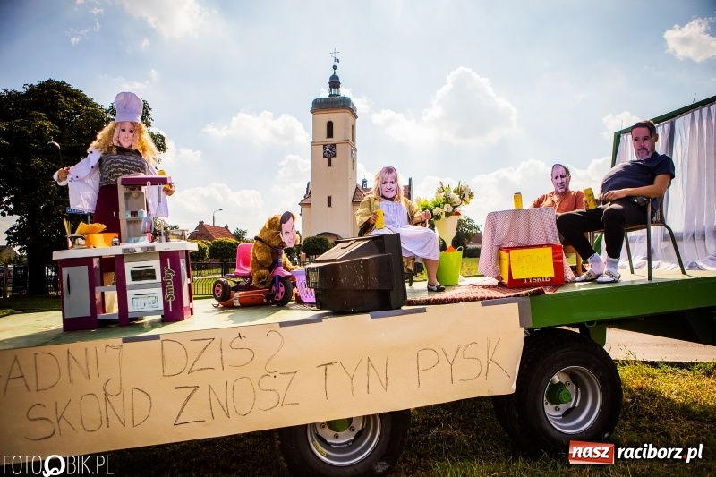 Zdjęcie w galerii na portalu naszraciborz.pl: Dożynki w Samborowicach. Sołtys na hoverboardzie, reszta w korowodzie  wiadomości z regionu