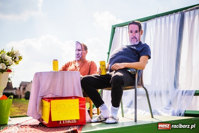 Zdjęcie w galerii na portalu naszraciborz.pl: Dożynki w Samborowicach. Sołtys na hoverboardzie, reszta w korowodzie  wiadomości z regionu